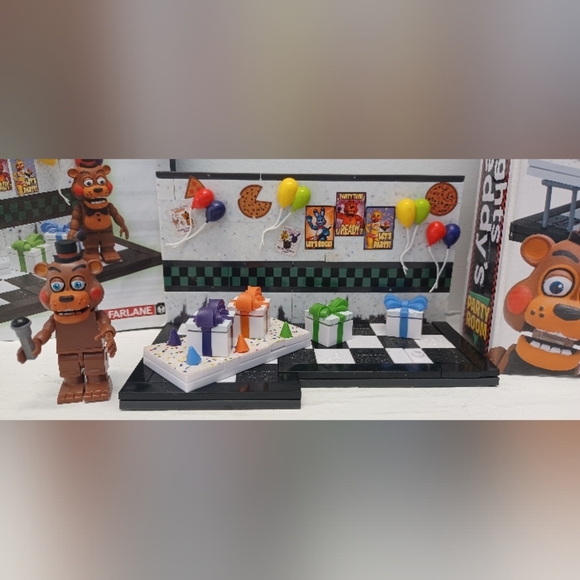 FNAF McFarlane Party Room Building Set #12692 Five Nights At Freddy's Incomplete - Picture 2 of 12